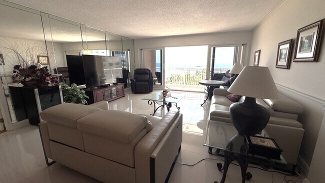 Foto del edificio - 328 N Ocean Blvd