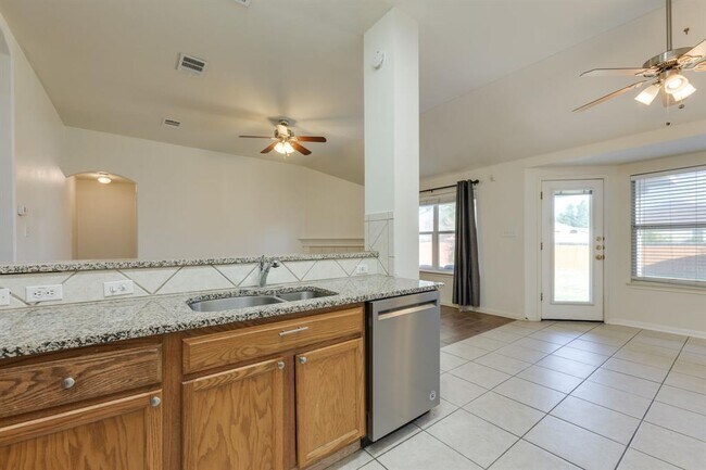 Building Photo - 6007 Lone Star Ct