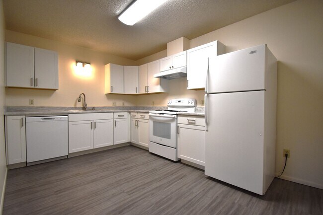 Building Photo - 2BR/1Ba, close to 7th Street, food truck court and shopping