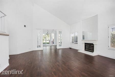 Primary Photo - 12117 Cherry Grove St