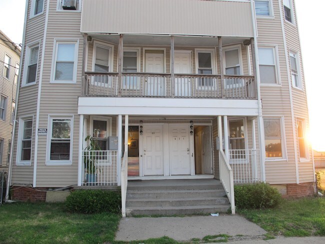 Building Photo - 671 Union Ave