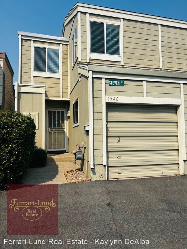 Building Photo - 2 br, 1.5 bath House - One Time 1540 Steve...