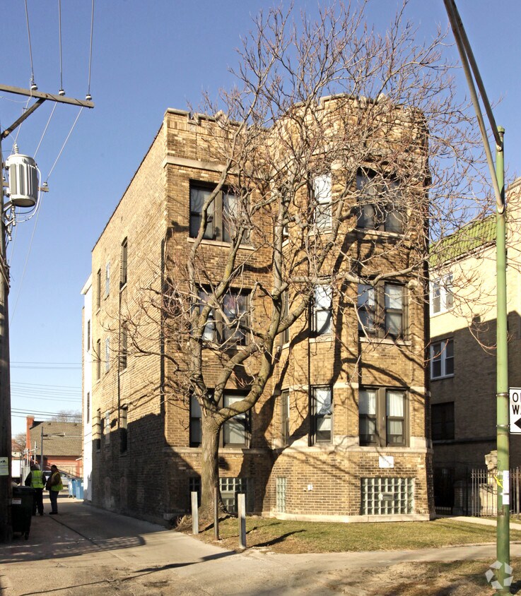 Building Photo - 6414 N Claremont Ave