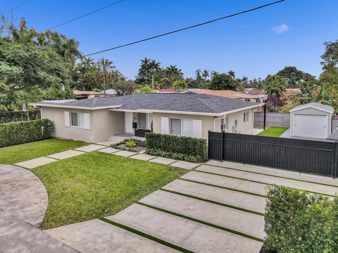 Foto principal - 11425 NE 3rd Ave