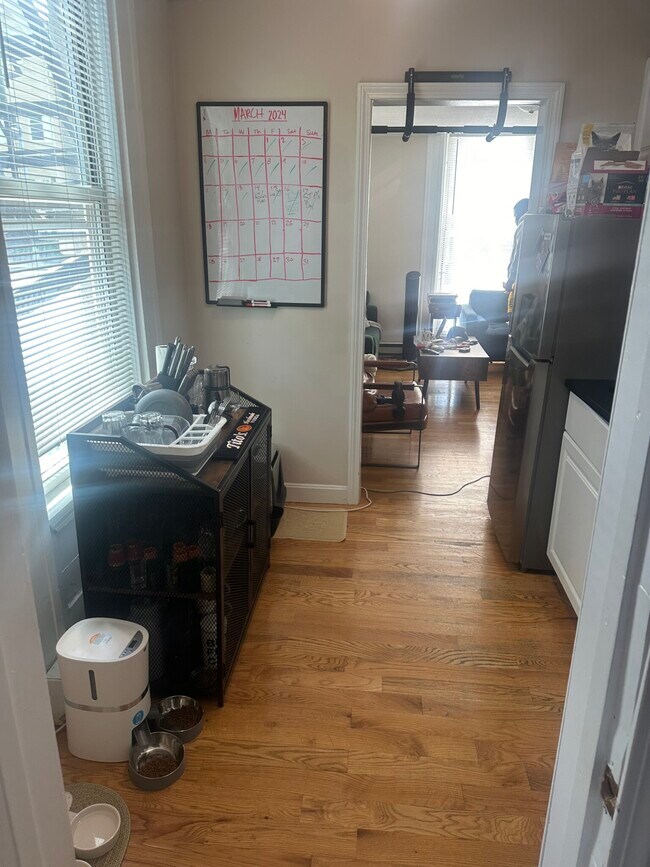 Building Photo - 506 E Broadway