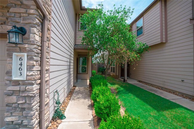 Foto del edificio - 6463 Calgary Woods Ln