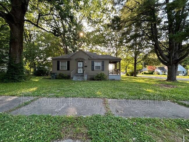 Photo - 893 Freeman St House