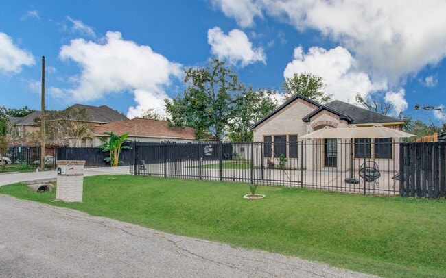 Foto del edificio - 8040 Howton St