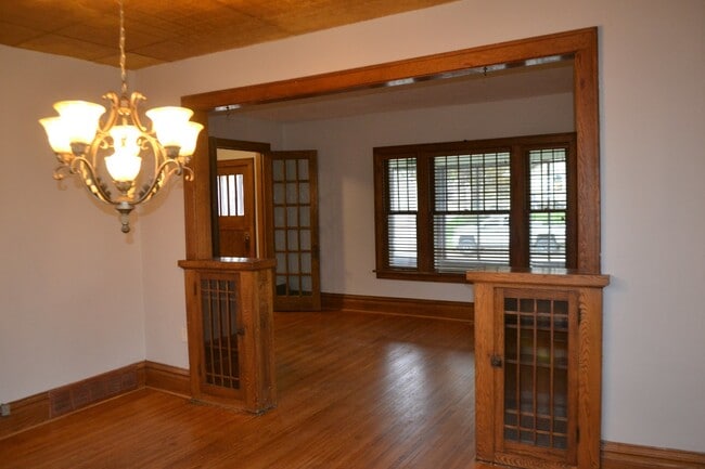 Building Photo - Historic Downtown Single Family Home for R...