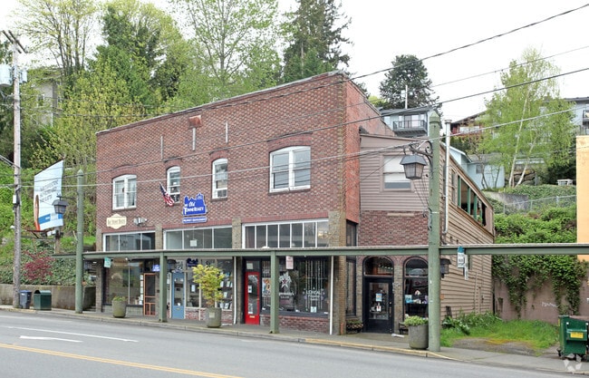 Building Photo - 834 Bay St