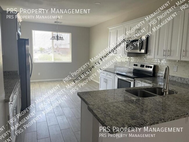 Building Photo - 34909 N Palm Dr