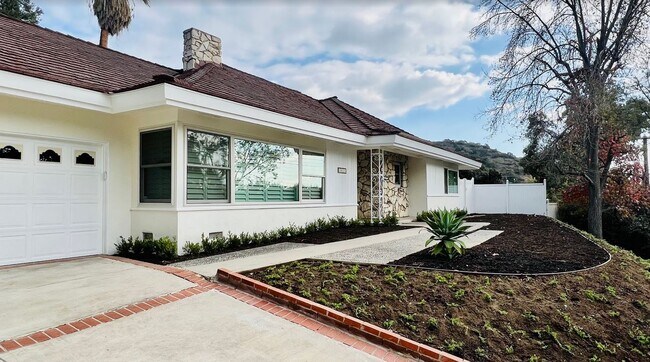 Building Photo - 2430 Risa Dr
