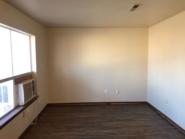 Foto del edificio - Cute 3-4 bed room, 1 bath home for rent in Moore near Santa Fe and NW 27th