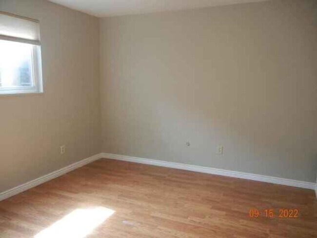 Building Photo - Remodeled 2-Bed/1.5-Bath Longmont Townhome