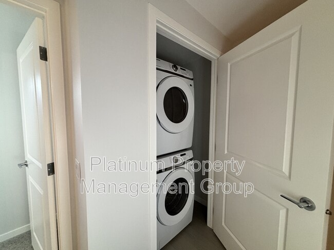 Building Photo - 45 Creekview Mnr SW