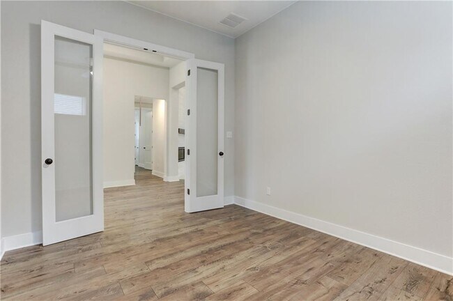 Building Photo - 105 Bandella Cv