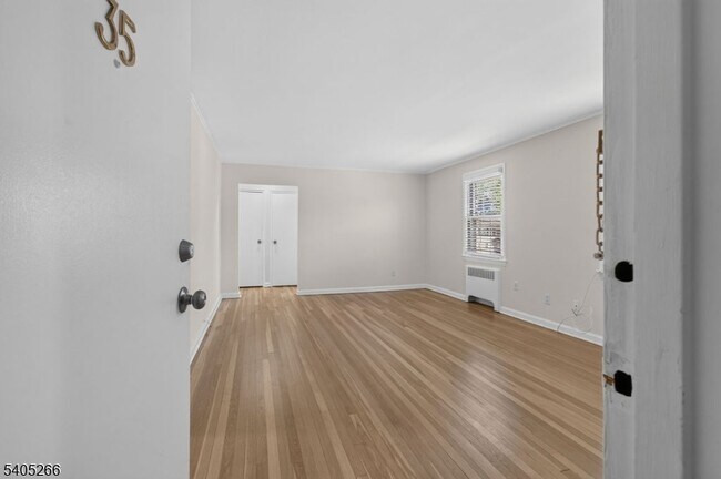 Foto del edificio - 390 Morris Ave