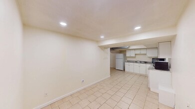Building Photo - 123 Aspinwall Ave