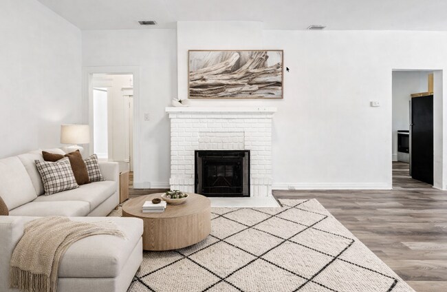 Photo - 336 W 18th St House