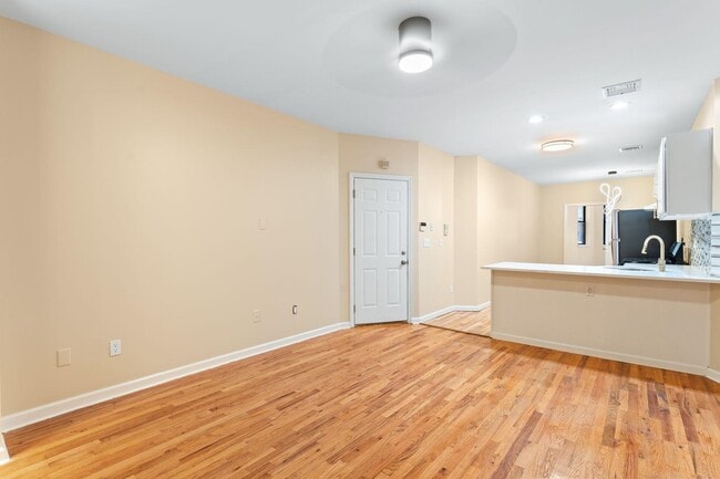 Building Photo - 378 Baldwin Ave