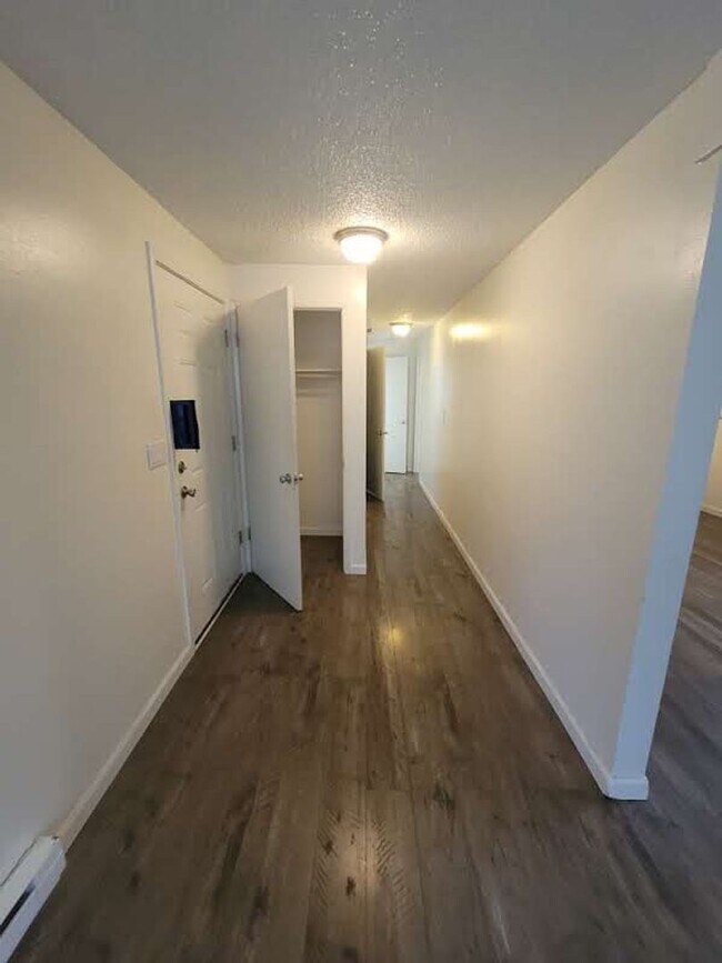 Foto del edificio - 13323-13325 Clairmont Way