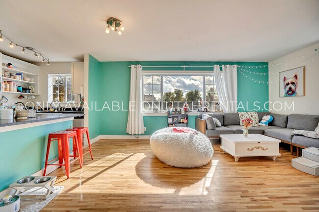 Building Photo - 320 S 800 E