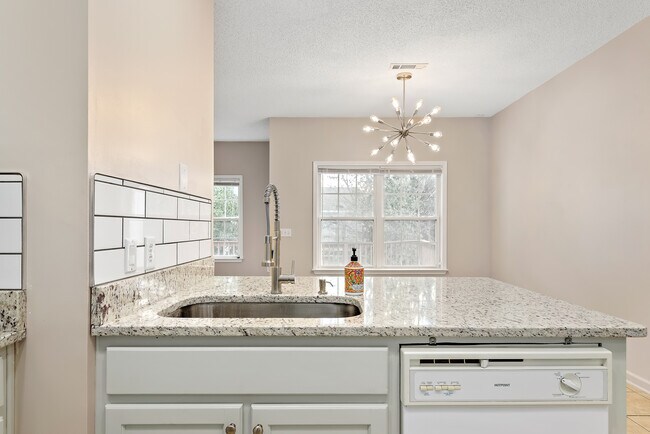 Foto del edificio - 33 Courtyard Way