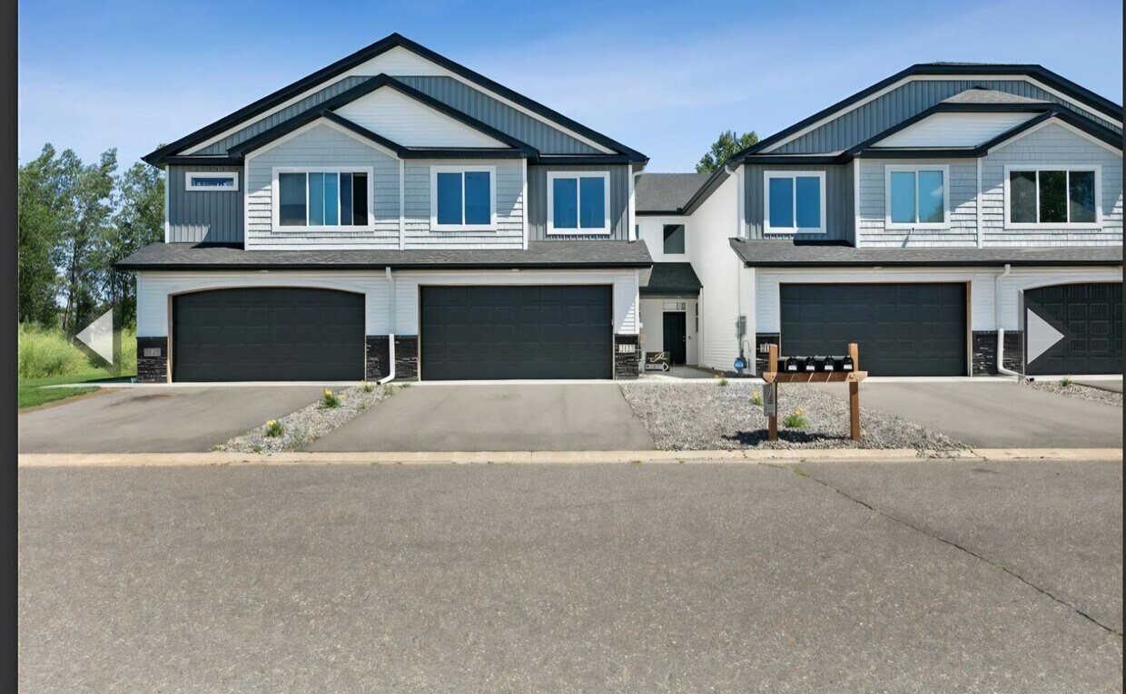 Foto principal - Brand New Townhome