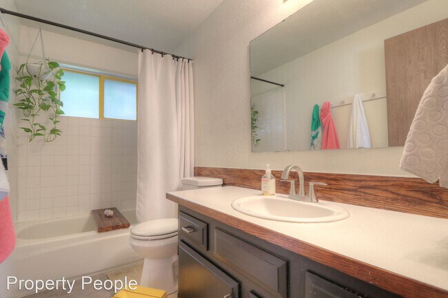 Foto del edificio - 3 br, 1 bath House - 2367 S Eagleson Rd