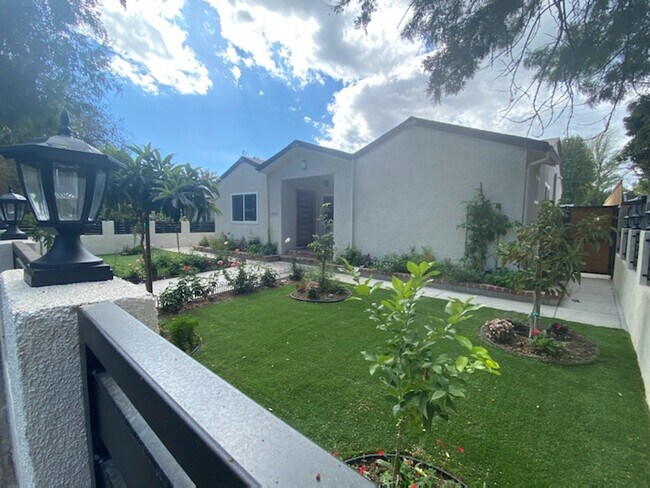 Foto del edificio - 6539 Coldwater Canyon Ave