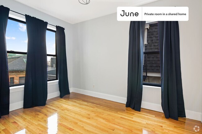 Building Photo - Private bedroom in 4 bed/2 bath Home