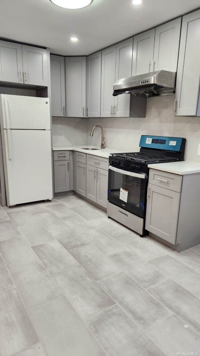 Building Photo - 124-14 6th Ave