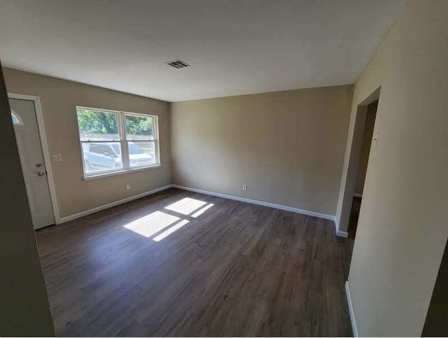 Living RM - 3591 Jonathan Cir