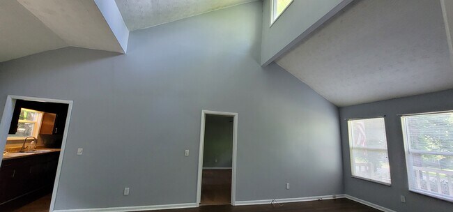 Foto del edificio - 804 Emerald Forest Cir