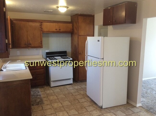 Foto del edificio - 3 Bedroom, 1.5 Bath House with 1 Car Garage and Fenced Backyard