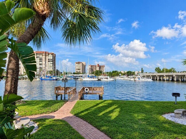 Foto del edificio - 9715 Harrell Ave