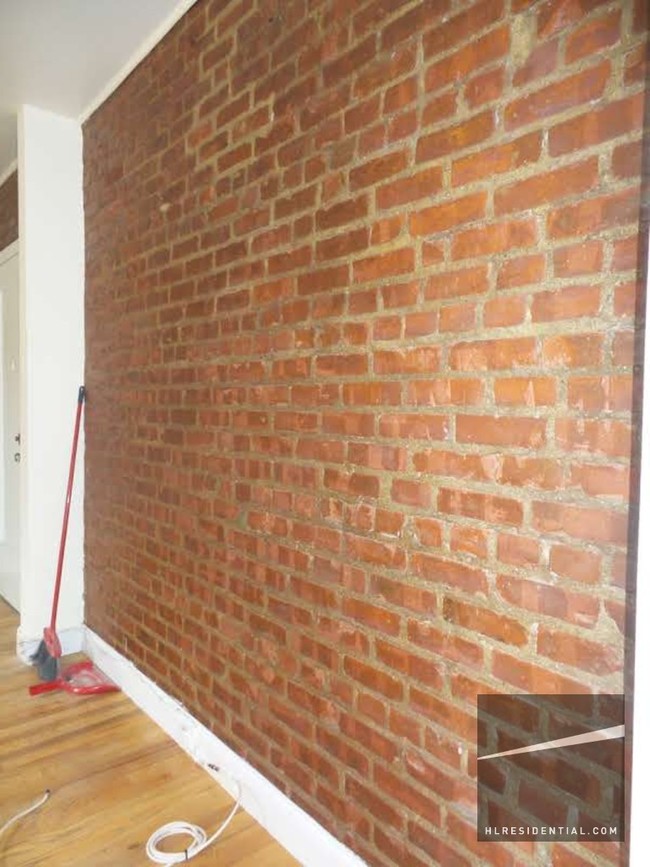 Building Photo - 3111 Crescent St