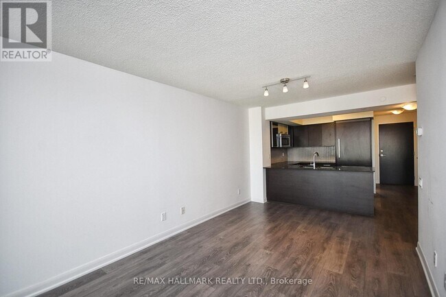 Photo du bâtiment - 5162-5162 Yonge St