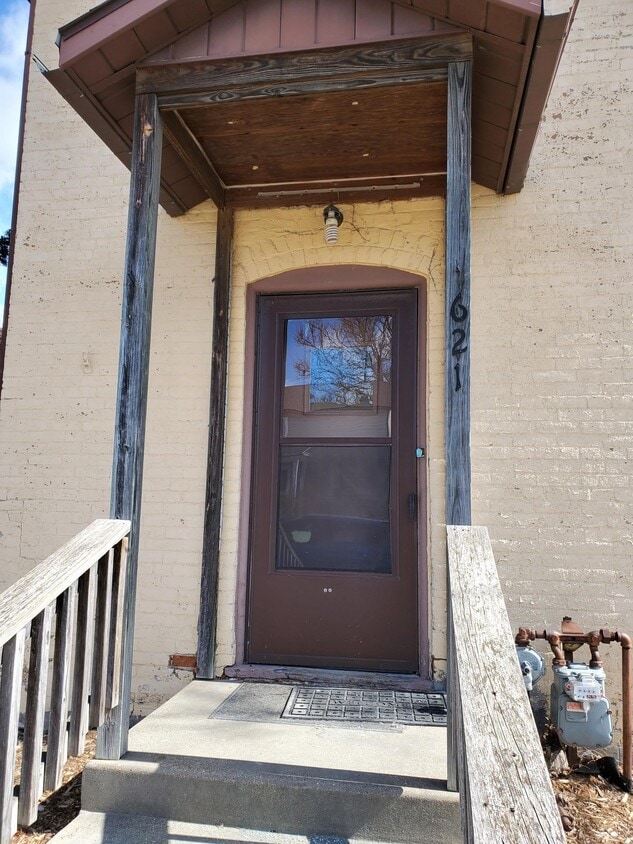 621 S Locust Ave, Freeport, IL 61032 House Rental in Freeport, IL