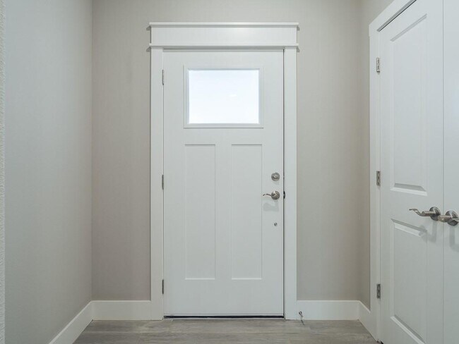 Foto del edificio - 659 Sun Meadow Dr
