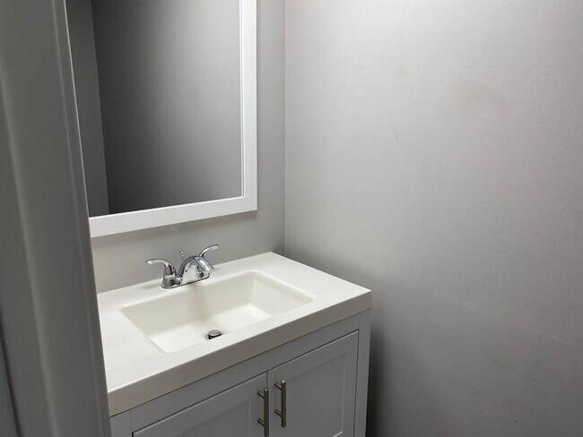 Building Photo - 2 bd 1.5 bath in Germantown Fountain Squar...