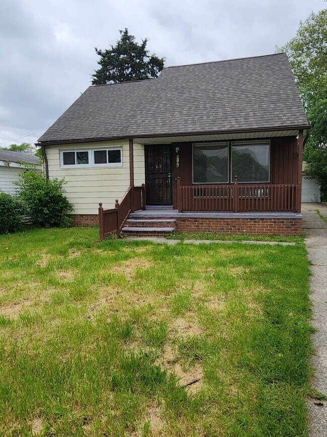 Building Photo - Move-In Special: Save $300 on This Charmin...