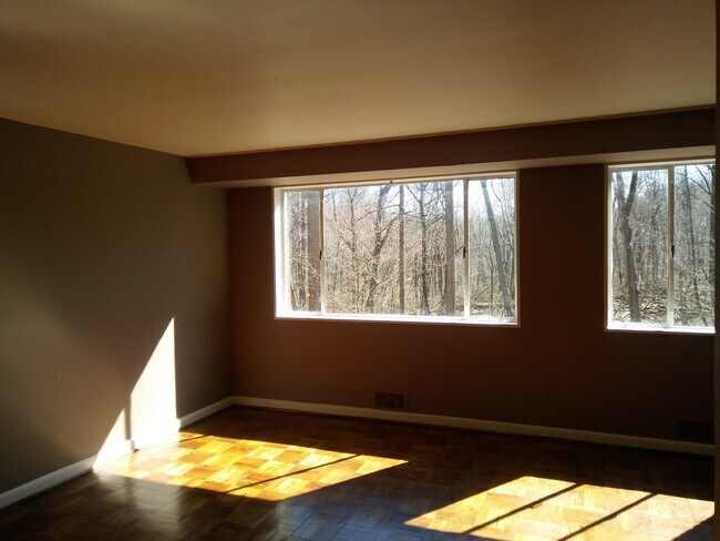 living room - 10513 Montrose Ave