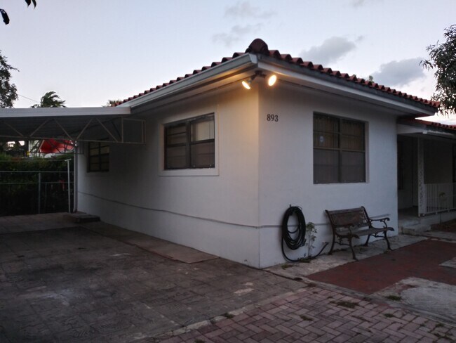 Car Porch - 893 SW 9th St