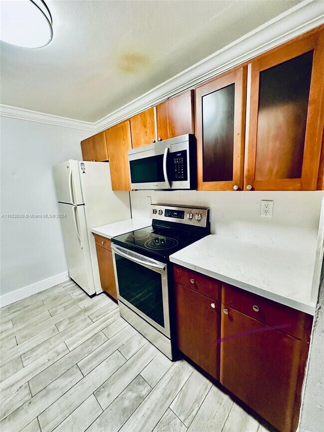 Building Photo - 7204 Fairway Dr