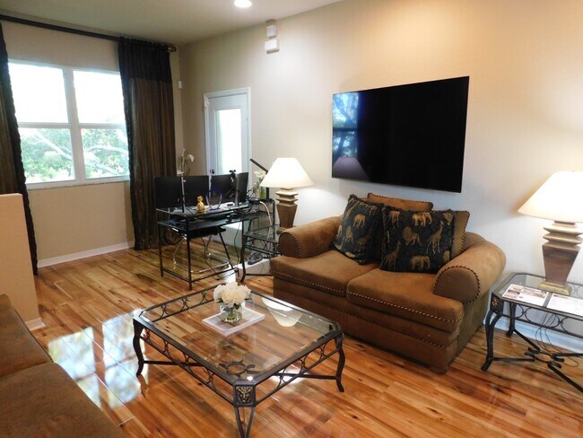 Building Photo - 3134 Grandiflora Dr