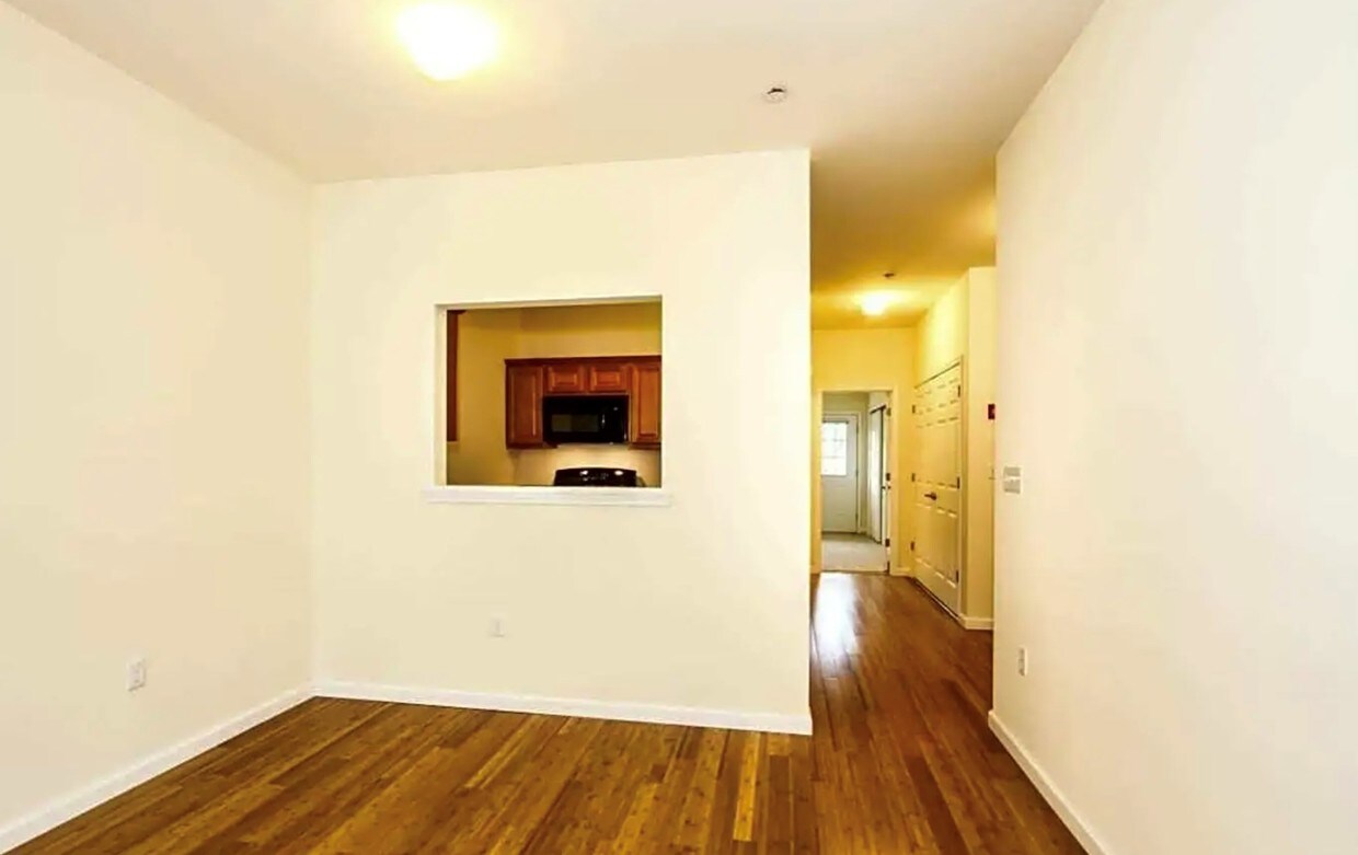 Primary Photo - 100 Alexander Ln