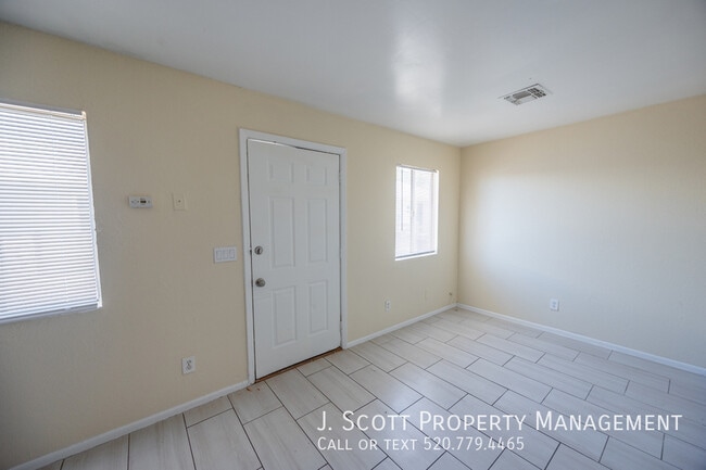 Building Photo - 1753 E Harvard St