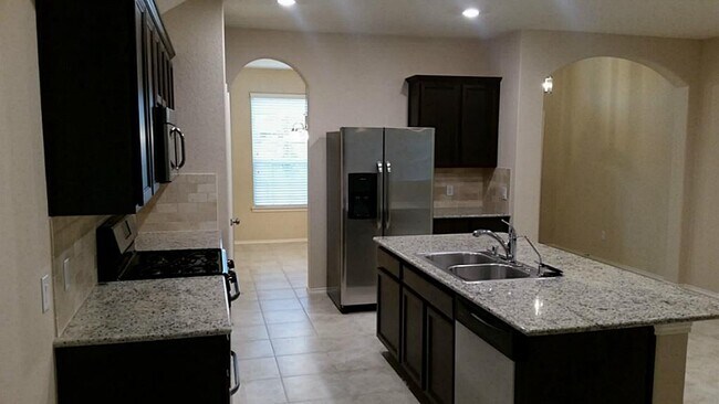 Foto del edificio - 3911 Webster Wds