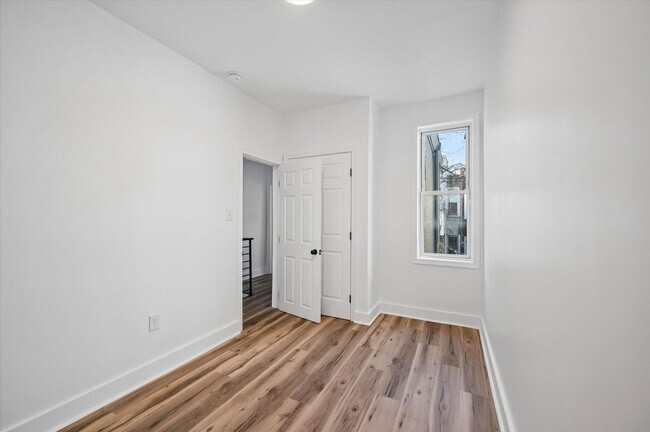 Building Photo - 3 Bedroom House in North Philly